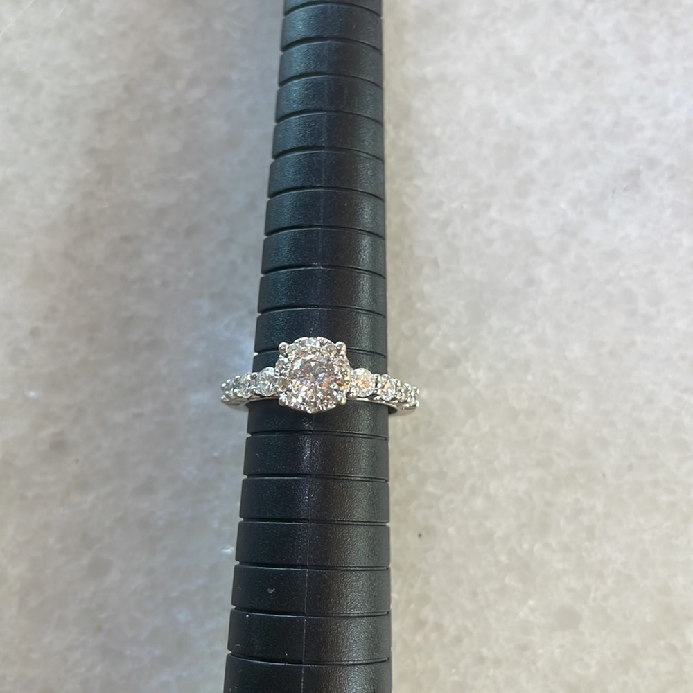 14k white gold diamond engagement ring
